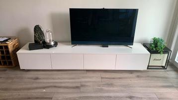 Wit hoogglans tv meubel beschikbaar voor biedingen