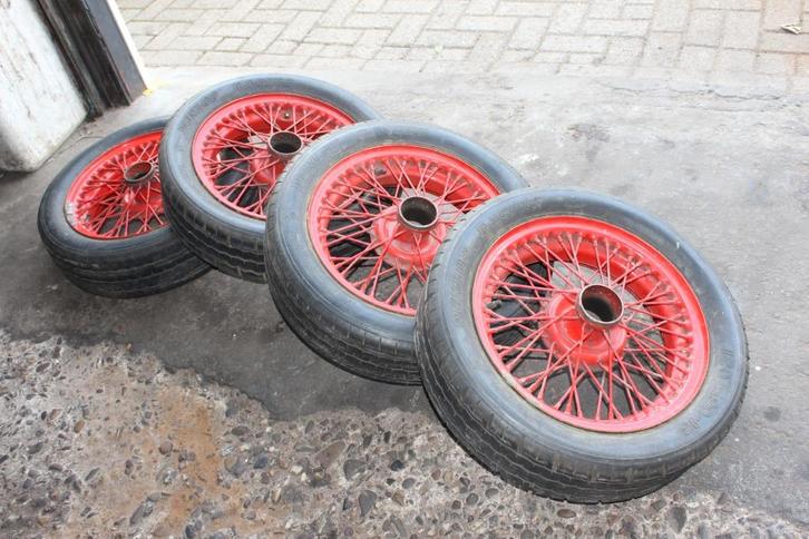 VIER DUNLOP SPAAKWIELEN 15"x 4.5J en 60 spaken, Auto-onderdelen, Overige Auto-onderdelen, MG, Gebruikt, Ophalen