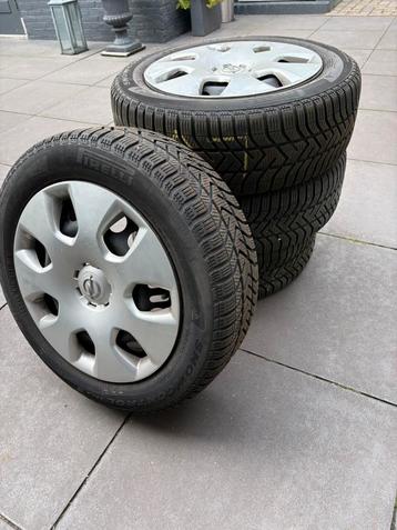 Winterbanden 205 / 55 R16 Velgen & Wieldoppen - Set beschikbaar voor biedingen