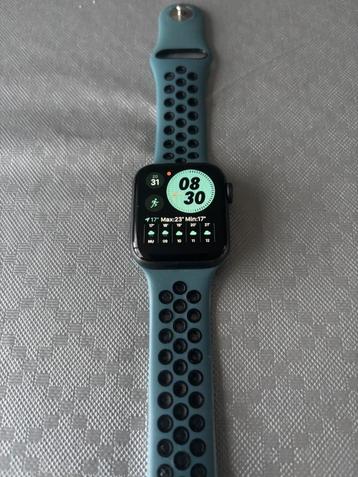 Apple Iwatch serie 5 / 40 mm in zeer nette staat. beschikbaar voor biedingen