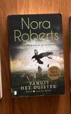 Vanuit het duister - Nora Roberts, Ophalen of Verzenden, Zo goed als nieuw, Nora Roberts