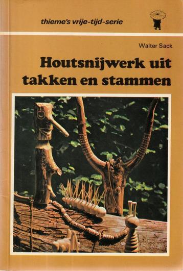 Houtsnijwerk uit takken en stammen beschikbaar voor biedingen