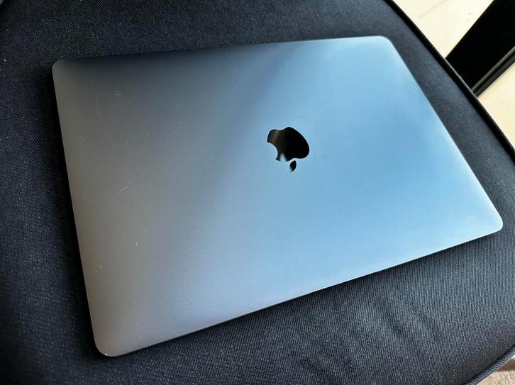 Apple macbook air 13 inch 2019 met 8gb en 128gb opslag, Computers en Software, Apple Macbooks, Zo goed als nieuw, MacBook Air