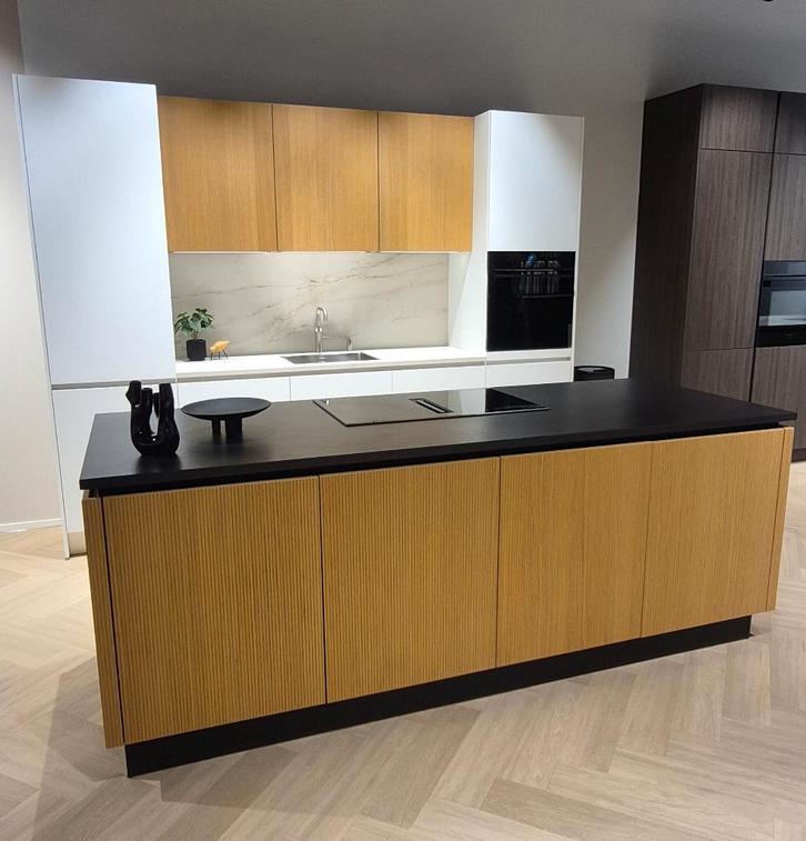 Showroom keuken Häcker Systemat, Huis en Inrichting, Keuken | Complete keukens, Nieuw, Overige typen, Wit, Graniet of Steen, Greeploos