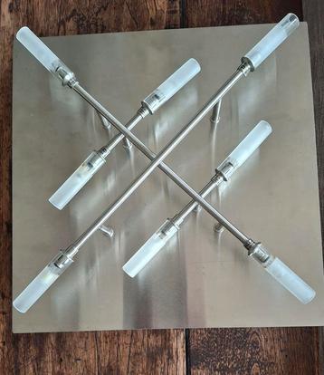 Plafonniere van staal en gematteerd glas beschikbaar voor biedingen