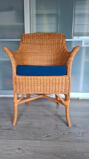 Mooie,  grenen rotan stoel  beschikbaar voor biedingen