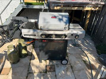 Barbecue with 2 gas bottles  beschikbaar voor biedingen