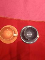 Paarse en oranje kop en schotel, AM/63, Ophalen, Overige stijlen, Kop(pen) en/of Schotel(s)