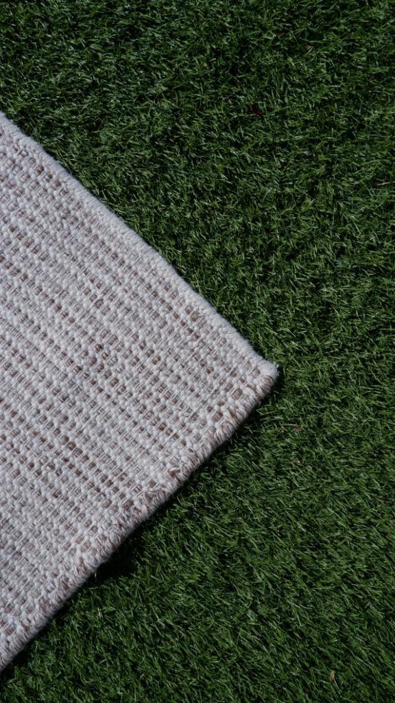 Vloerkleed SKIN taupe 160 cm x 230 cm van vtwonen x Karwei, Huis en Inrichting, Stoffering | Tapijten en Kleden, Zo goed als nieuw