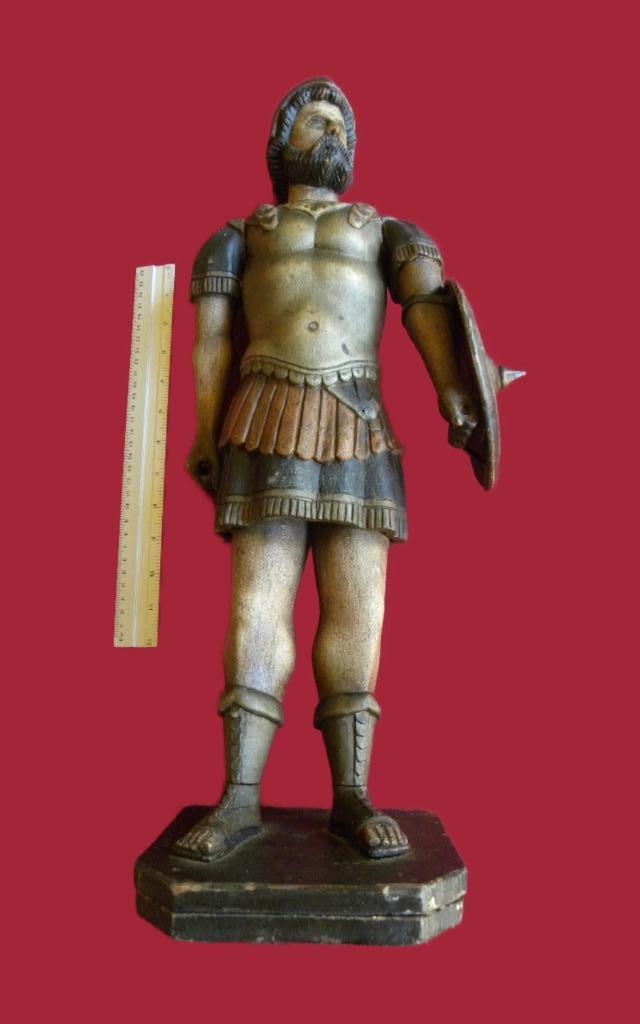 Antieke grote houten polychroom Goliath beeld - 61 cm, Antiek en Kunst, Antiek | Religie, Ophalen of Verzenden