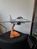 F-16 KLU. J-123 Houten model op standaard., Hobby en Vrije tijd, Modelbouw | Vliegtuigen en Helikopters, Overige merken, 1:72 tot 1:144