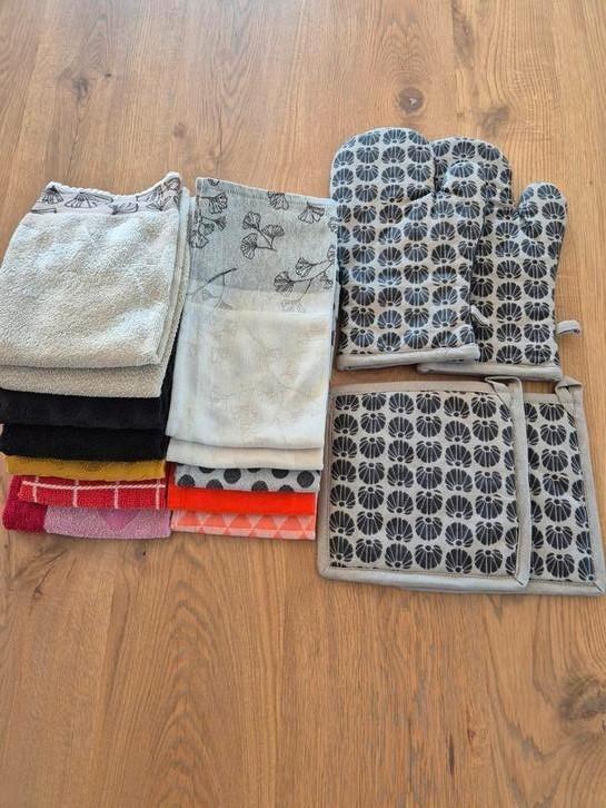 16 Dlg Keukenset, ovenwant, pannenlap,thee en keukendoeken., Huis en Inrichting, Keuken | Textiel, Gebruikt, Ophalen of Verzenden