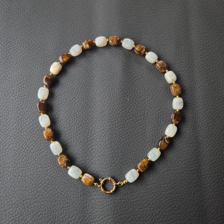 Kralen ketting bruin en wit, Sieraden, Tassen en Uiterlijk, Kettingen, Nieuw, Overige materialen, Bruin, Ophalen of Verzenden