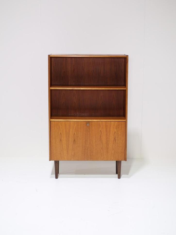 Boekenkast met klep Deens vintage teak, Huis en Inrichting, Kasten | Boekenkasten, Zo goed als nieuw, 50 tot 100 cm, 100 tot 150 cm