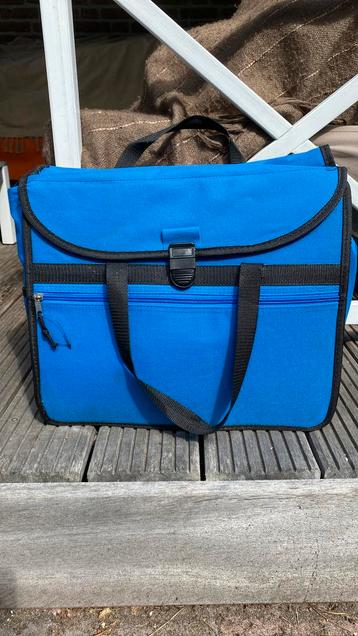 Nog mooie fietstas, helder blauw beschikbaar voor biedingen