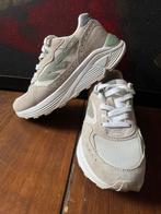 Hi tec sneakers wit beige groen maat 39 nieuw. Vibram zool, Beige, Nieuw, Ophalen of Verzenden, Sneakers of Gympen