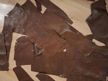 Partij leren stukken beschikbaar voor biedingen