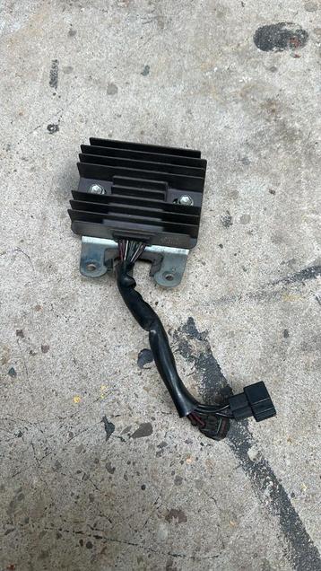 Spanningsregelaar Suzuki GSX R 600 (2006-2007) beschikbaar voor biedingen