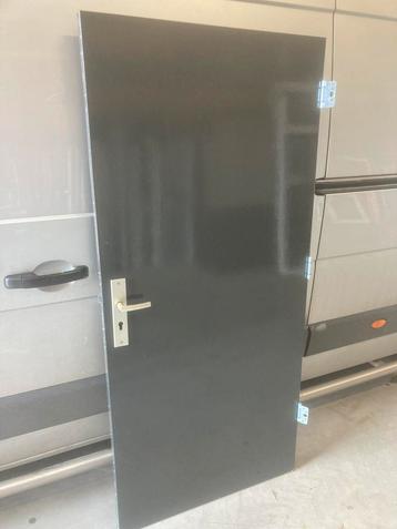Nieuwe Hardhouten buitendeur 825*2005 beschikbaar voor biedingen