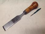 Mooie grote brede steekbeitel beitel van Peugeot Freres 45mm, Antiek en Kunst, Antiek | Gereedschap en Instrumenten, Ophalen of Verzenden