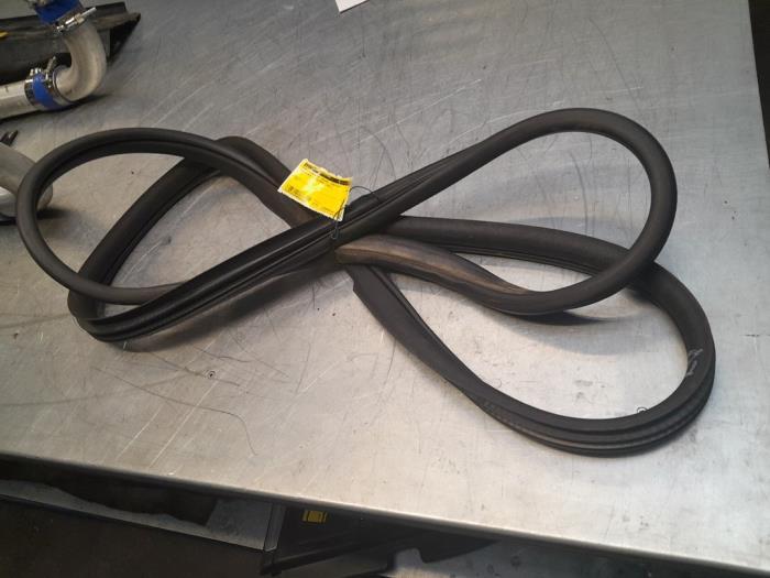 Portierrubber 4Deurs links-voor van een Mercedes ML-Klasse, Gebruikt, -, Ophalen of Verzenden, -