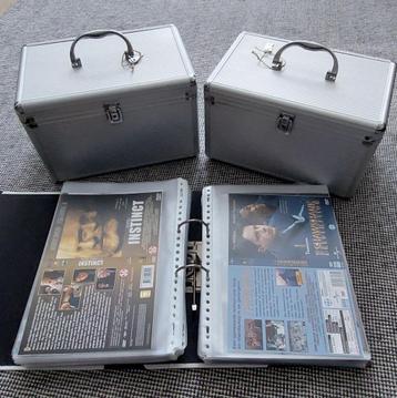 Twee afsluitbare cases met meer dan 380 films op DVD. beschikbaar voor biedingen