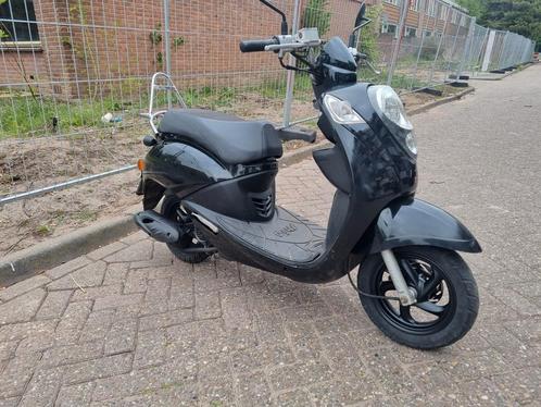 Tekoop mooie Sym mio 45km (geel kenteken), Fietsen en Brommers, Scooters | SYM, Gebruikt, Mio, Maximaal 45 km/u, Ophalen