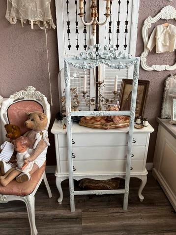 Een mooie houten paneel beschikbaar voor biedingen