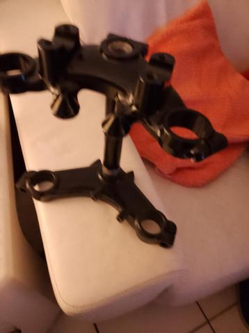 Onder- en bovenkroonplaat en remschijven van z1r beschikbaar voor biedingen