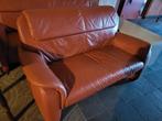 2 oranje leren banken, Huis en Inrichting, Ophalen, Zo goed als nieuw