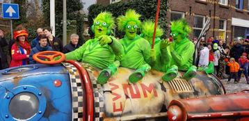 Complete prijswinnende carnavals loopgroep, festival act. 