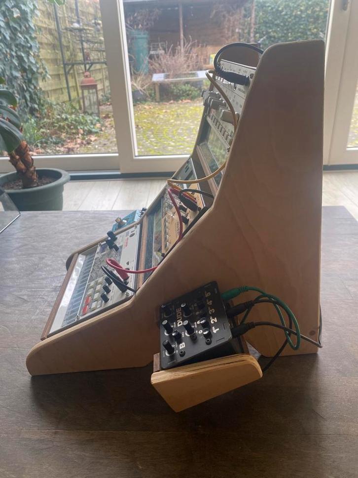 Complete setup (live performance), Muziek en Instrumenten, Synthesizers, Zo goed als nieuw, Overige aantallen, Korg, Met midi-aansluiting