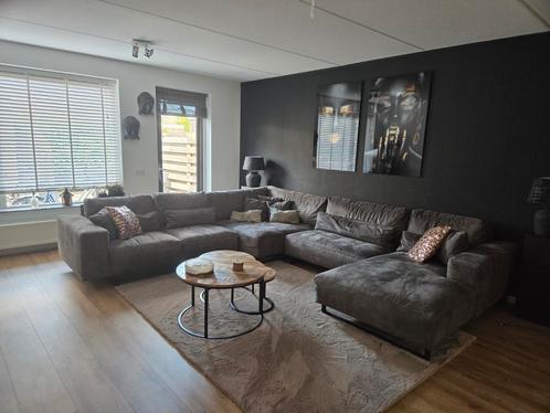 Loungebank, kaki kleur, veel zitruimte en nette staat, Huis en Inrichting, Banken | Bankstellen, Zo goed als nieuw, Vierpersoons of meer