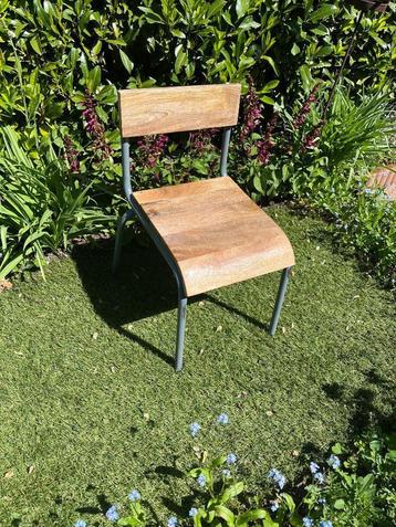 Mangohouten stoeltje voor kinderen. beschikbaar voor biedingen