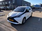 Toyota Aygo 1.0 VVT-i x-fun Nw Airco / Cruise / Nw Apk, Auto's, Voorwielaandrijving, Gebruikt, Euro 6, Start-stop-systeem