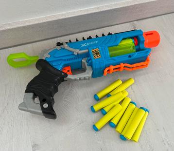 X shot pistool met gele pijlen beschikbaar voor biedingen