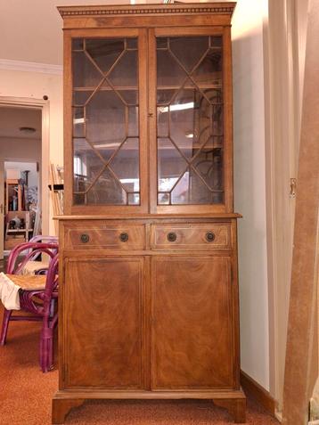 Mooie Massief Houten Vitrinekast. beschikbaar voor biedingen