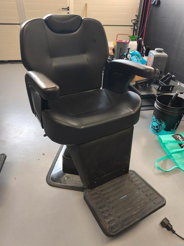 Alpeda barber stoel, Diensten en Vakmensen, Kappers en Thuiskappers