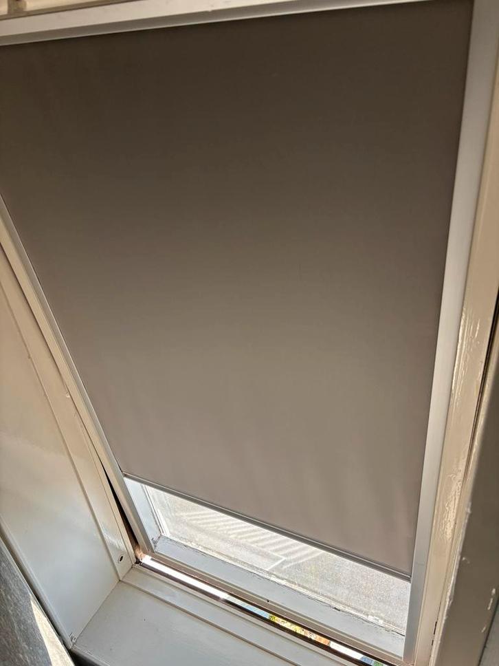 Velux GGL3 PK10 Rolgordijn - Wit & Grijs, Doe-het-zelf en Verbouw, Rolluiken, Zo goed als nieuw, 100 tot 150 cm, Minder dan 100 cm