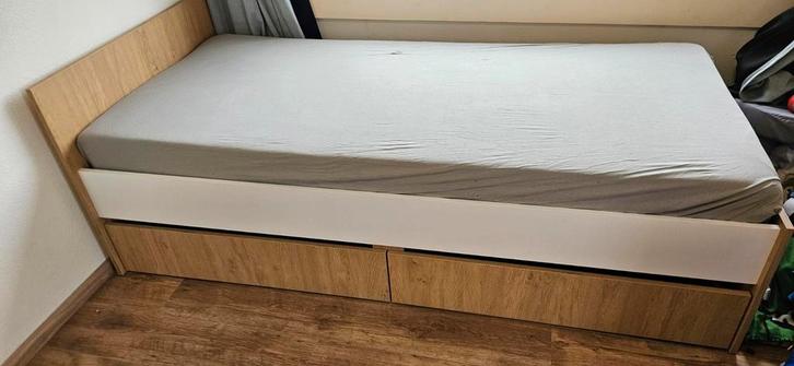 Kinderbed eenpersoons Billund, Huis en Inrichting, Slaapkamer | Bedden, Zo goed als nieuw, Eenpersoons, 90 cm, 200 cm, Hout, Ophalen