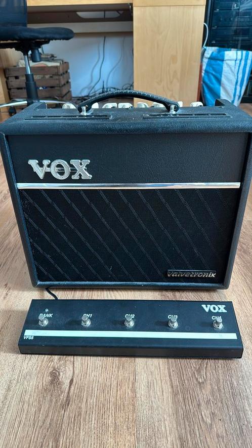 Vox VT20+ gitaarversterker en VFS5 footswitch, Muziek en Instrumenten, Versterkers | Bas en Gitaar, Zo goed als nieuw, Minder dan 50 watt