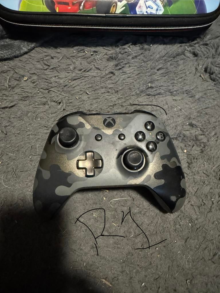 2 defecten aan controllers (zie informatie), Xbox Series S, Ophalen of Verzenden, Controller, Niet werkend