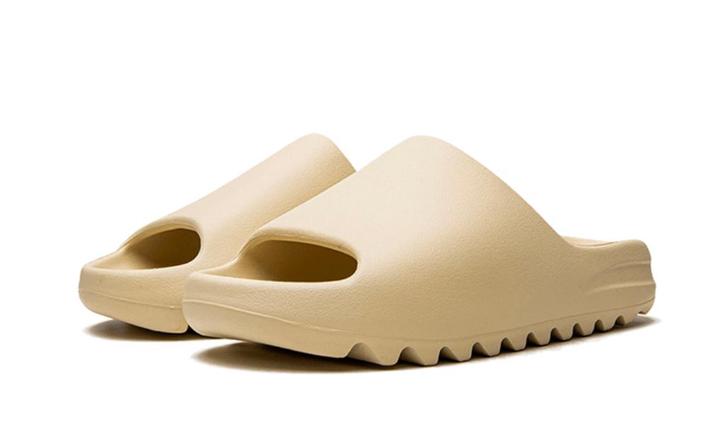 adidas Yeezy Slide Bone maat 37, Kleding | Heren, Schoenen, Nieuw, Slippers, Bruin, Ophalen of Verzenden