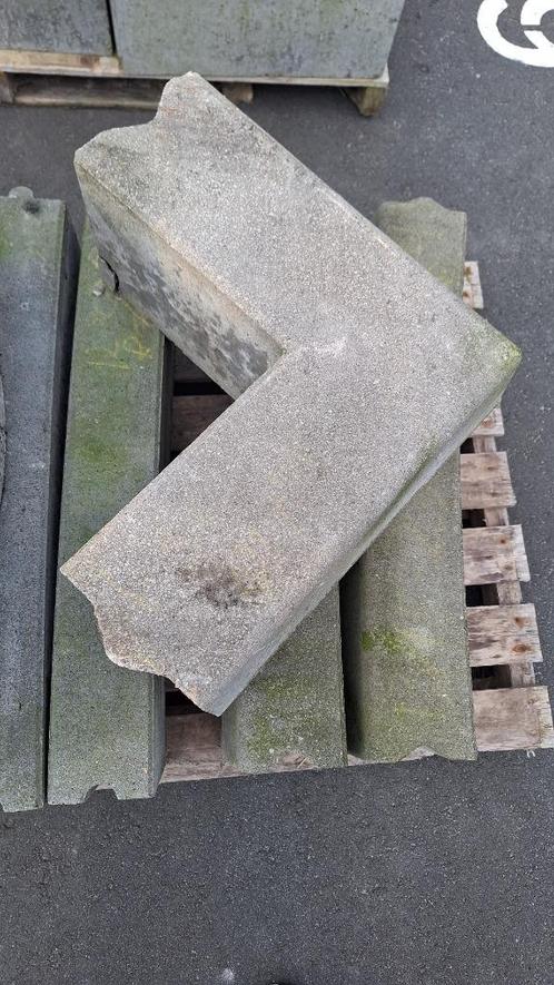 Restpartij Hoekstuk 18/20x25 90 graden uitwendig, nog 1 Stuk, Tuin en Terras, Bielzen en Borders, Border, Beton, Minder dan 25 cm