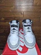Air Jordan 1 Mid Light Smoke Grey, Kleding | Heren, Ophalen of Verzenden