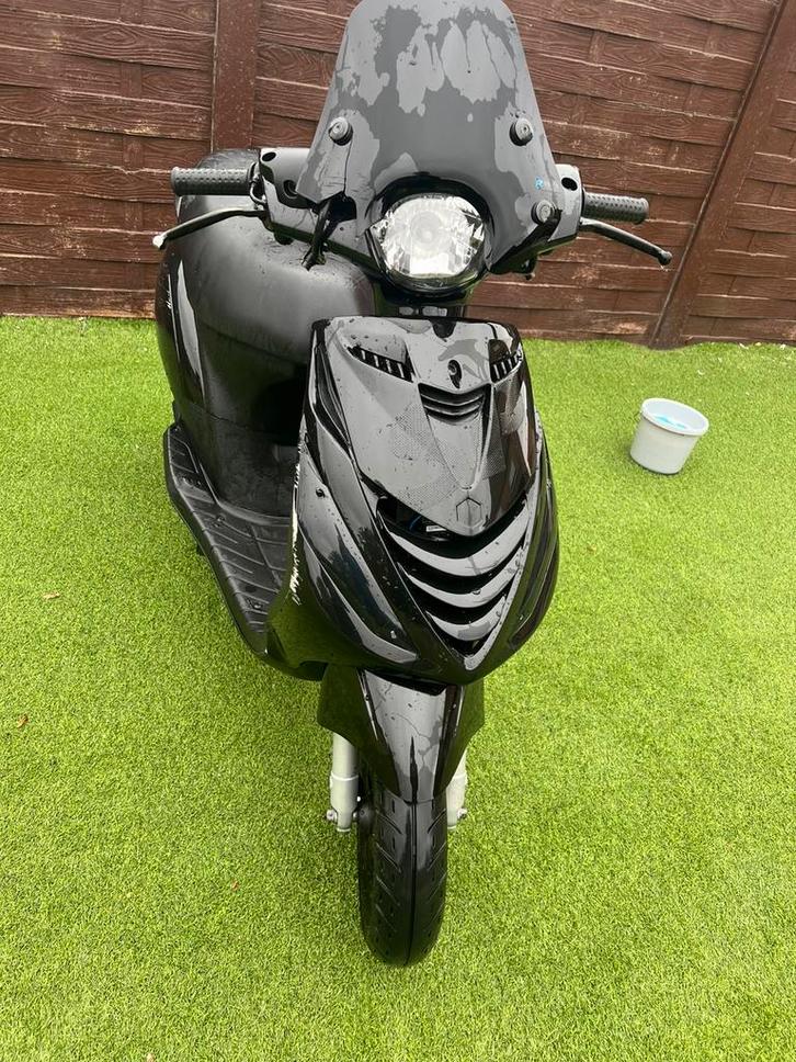 Piaggio zip iget, Fietsen en Brommers, Scooters | Piaggio, Zo goed als nieuw, Zip, Maximaal 45 km/u, Benzine, Ophalen