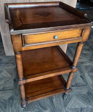 Bijzettafel - 90cm hoog, 50x45cm beschikbaar voor biedingen