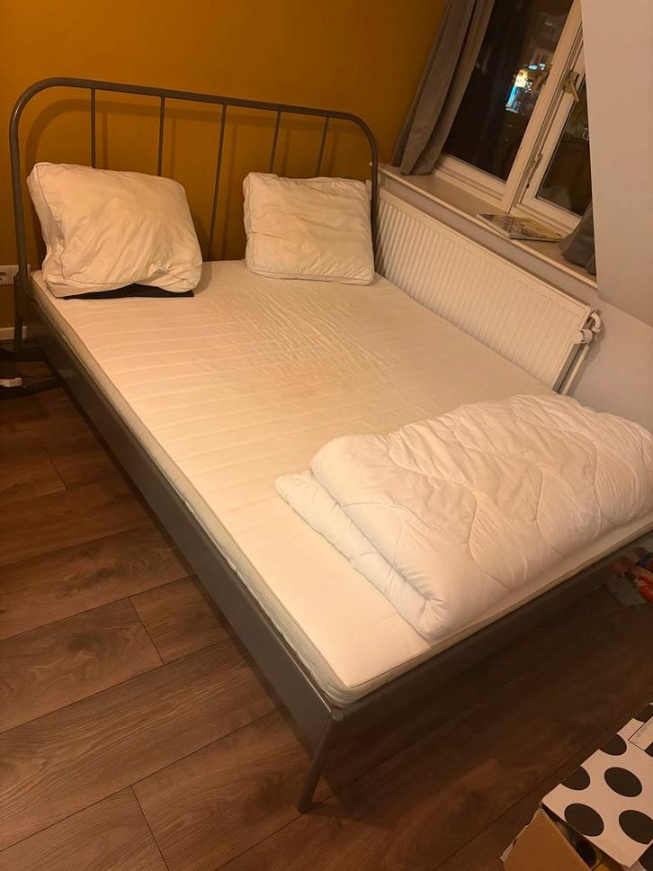 Mooi Ikea bedframe - Tweepersoons (met of zonder matras), Huis en Inrichting, Slaapkamer | Bedden, Gebruikt, Tweepersoons, 140 cm