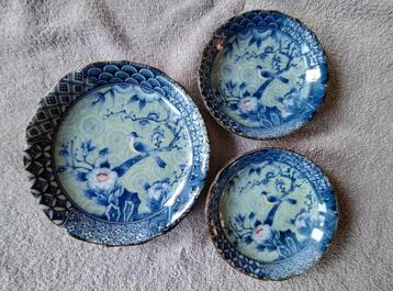 Prachtige vintage Japanse schalen met blauwe patronen  beschikbaar voor biedingen