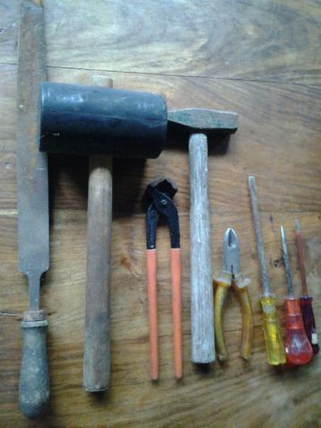 Handgereedschap set van 8 beschikbaar voor biedingen